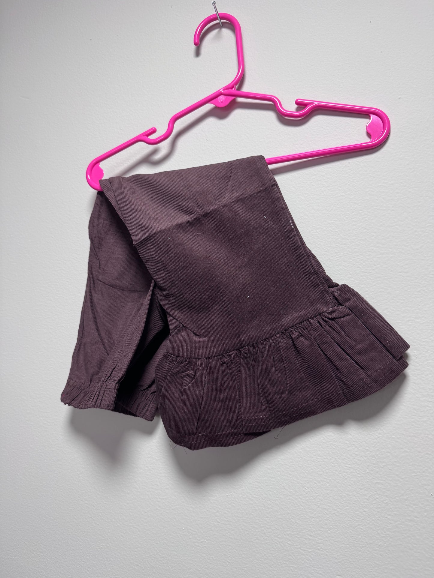 Ruffle corduroy pants